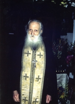 h49-pere-serge--en-1982 h49-pere-serge--en-1982