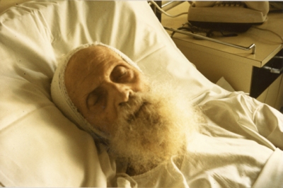 3-archimandrite-Serge-sur-son-lit-de-mort-le-25-juillet-1987